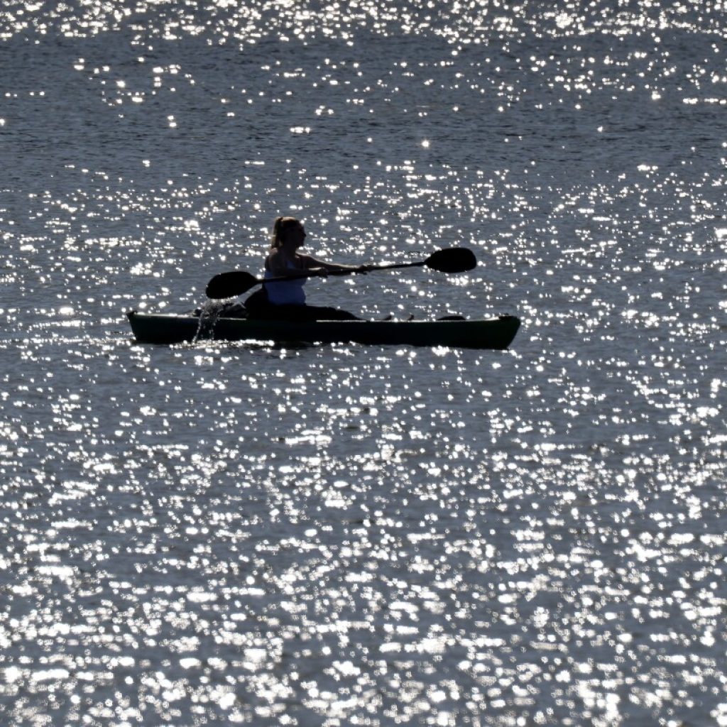 Warm weather brings a taste of spring to central and western United States