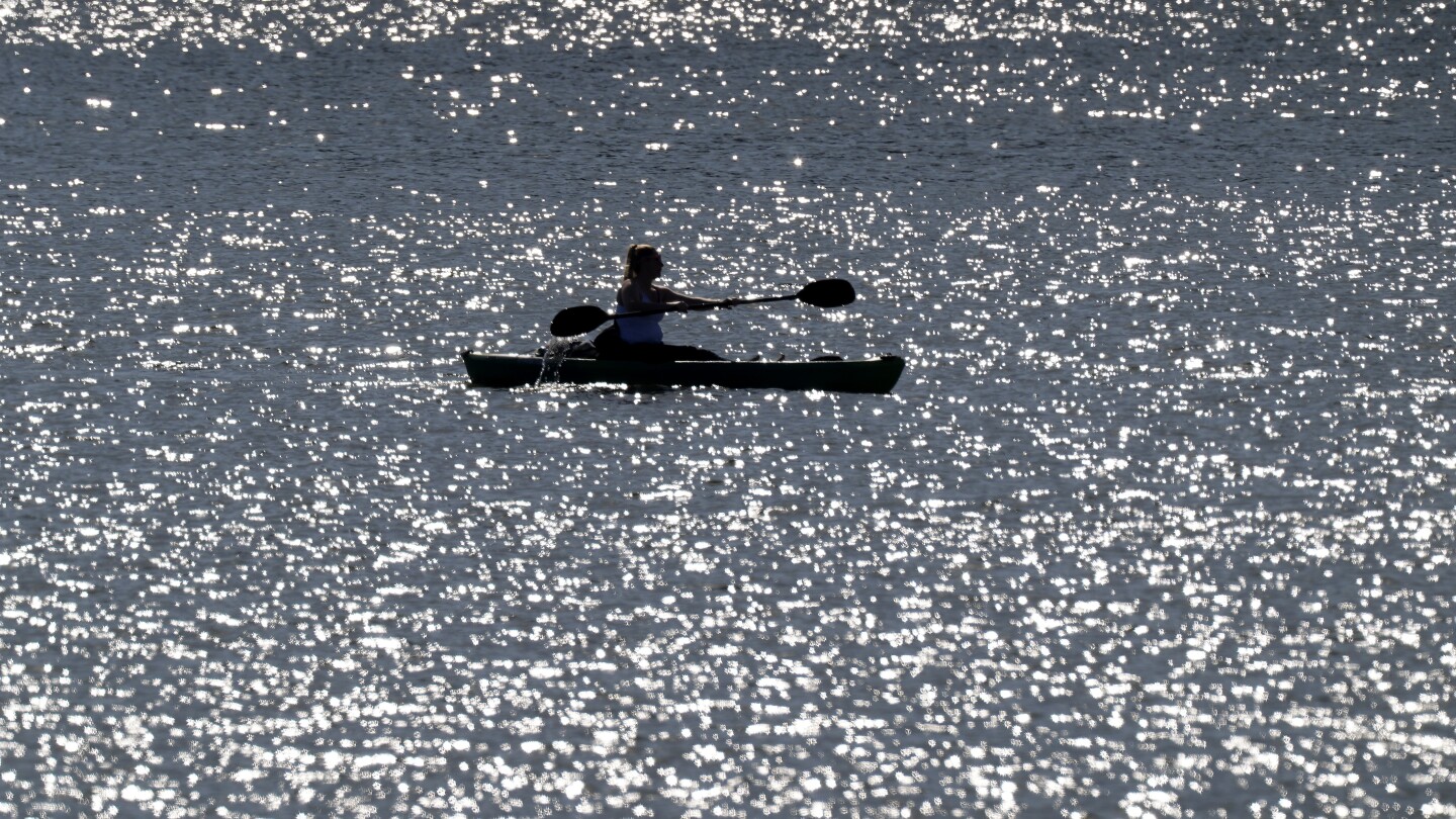 Warm weather brings a taste of spring to central and western United States