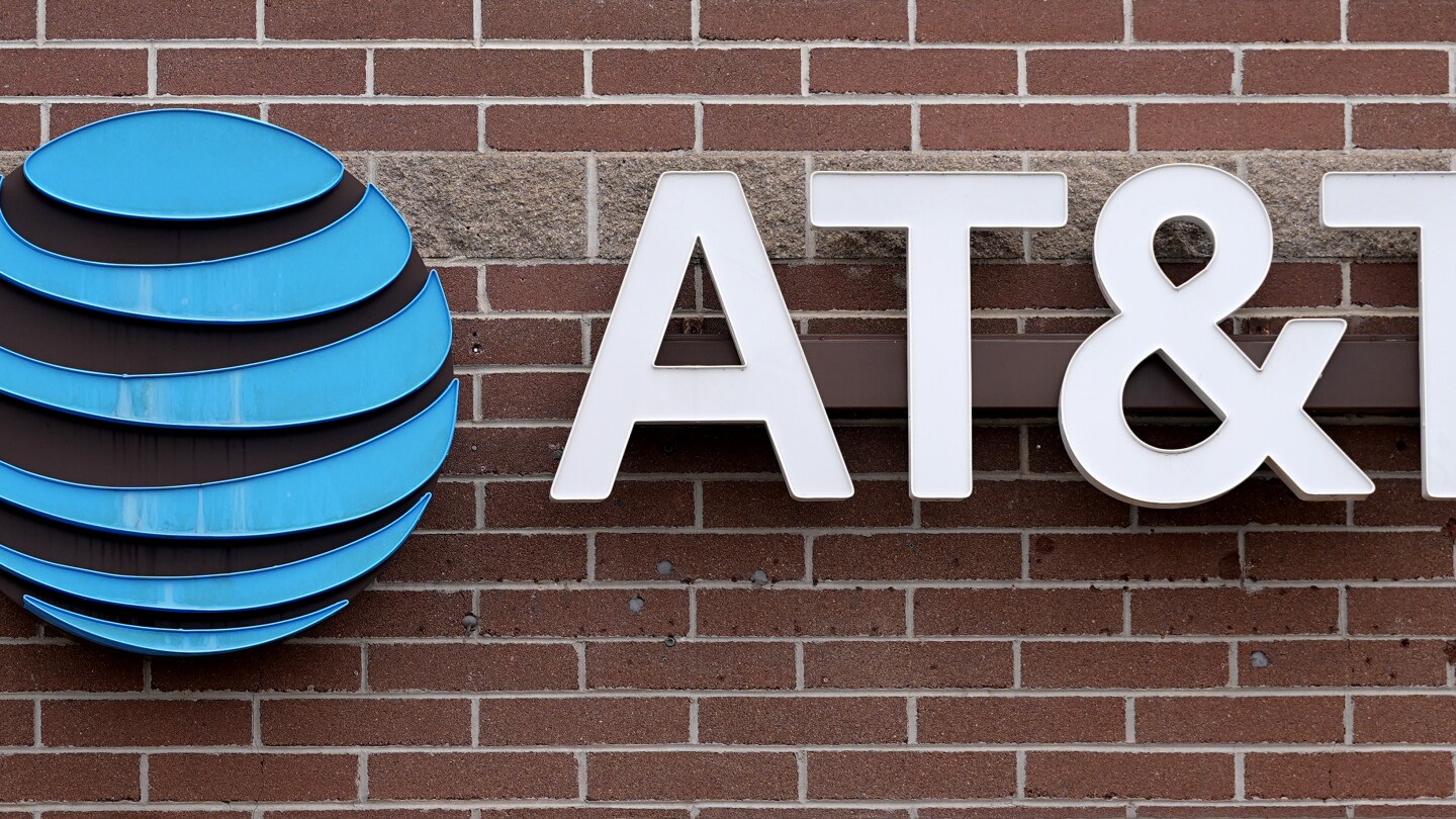 AT&T will give $5 to customers hit by cellphone network outage