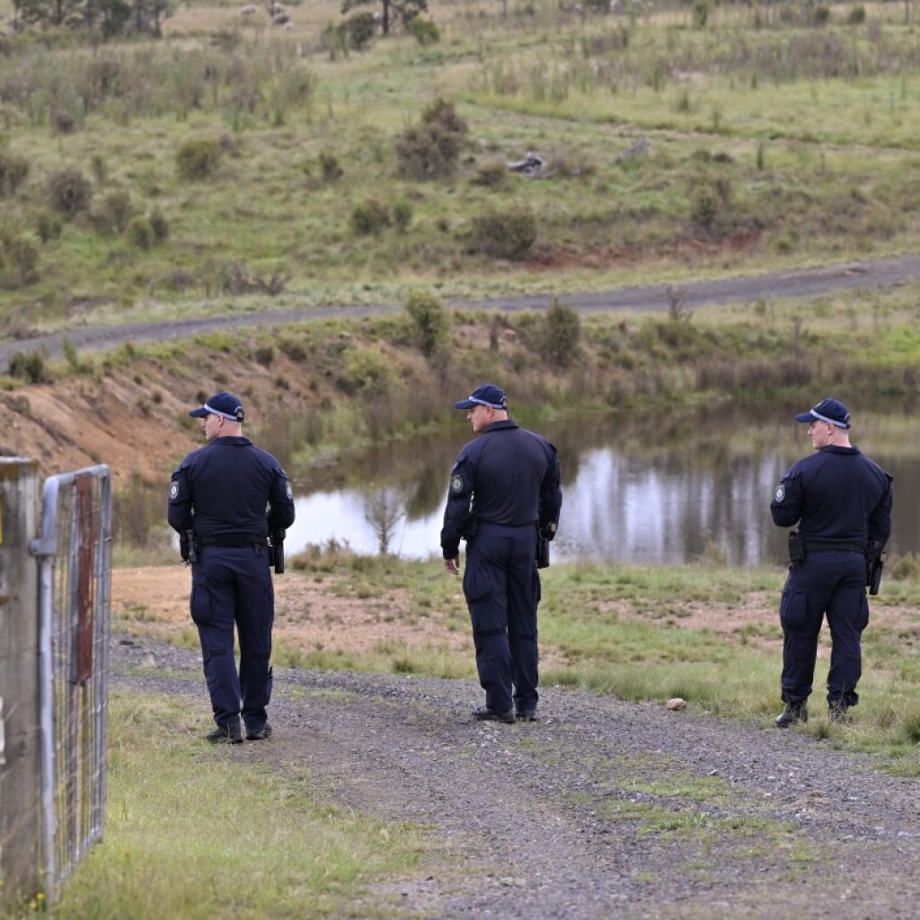 Divers search for bodies of Sydney same-sex couple allegedly shot dead by jilted police officer