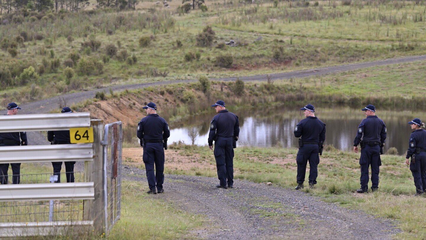 Divers search for bodies of Sydney same-sex couple allegedly shot dead by jilted police officer