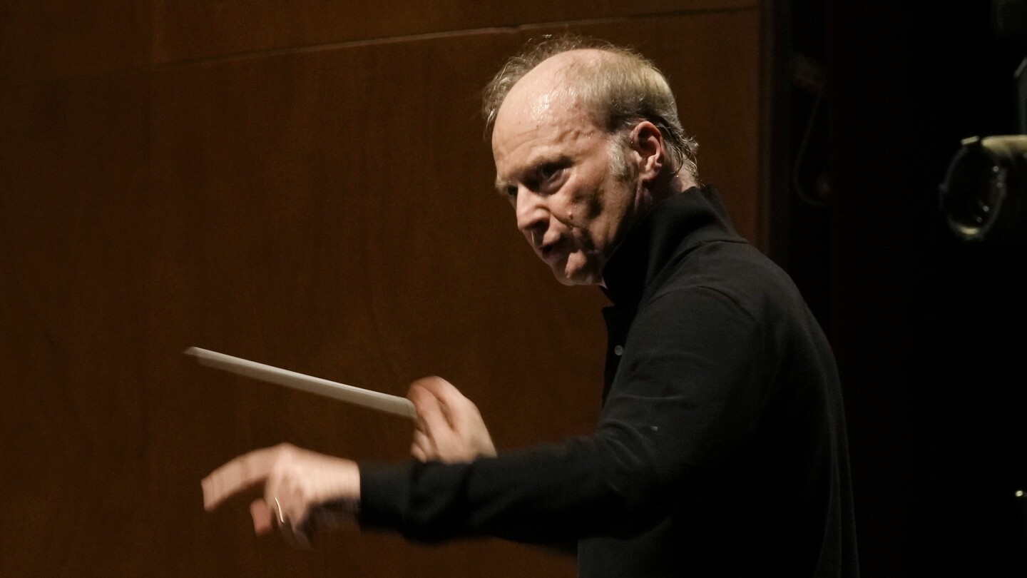 A triumphant return for Italian conductor Noseda as US orchestra receives rare La Scala ovation