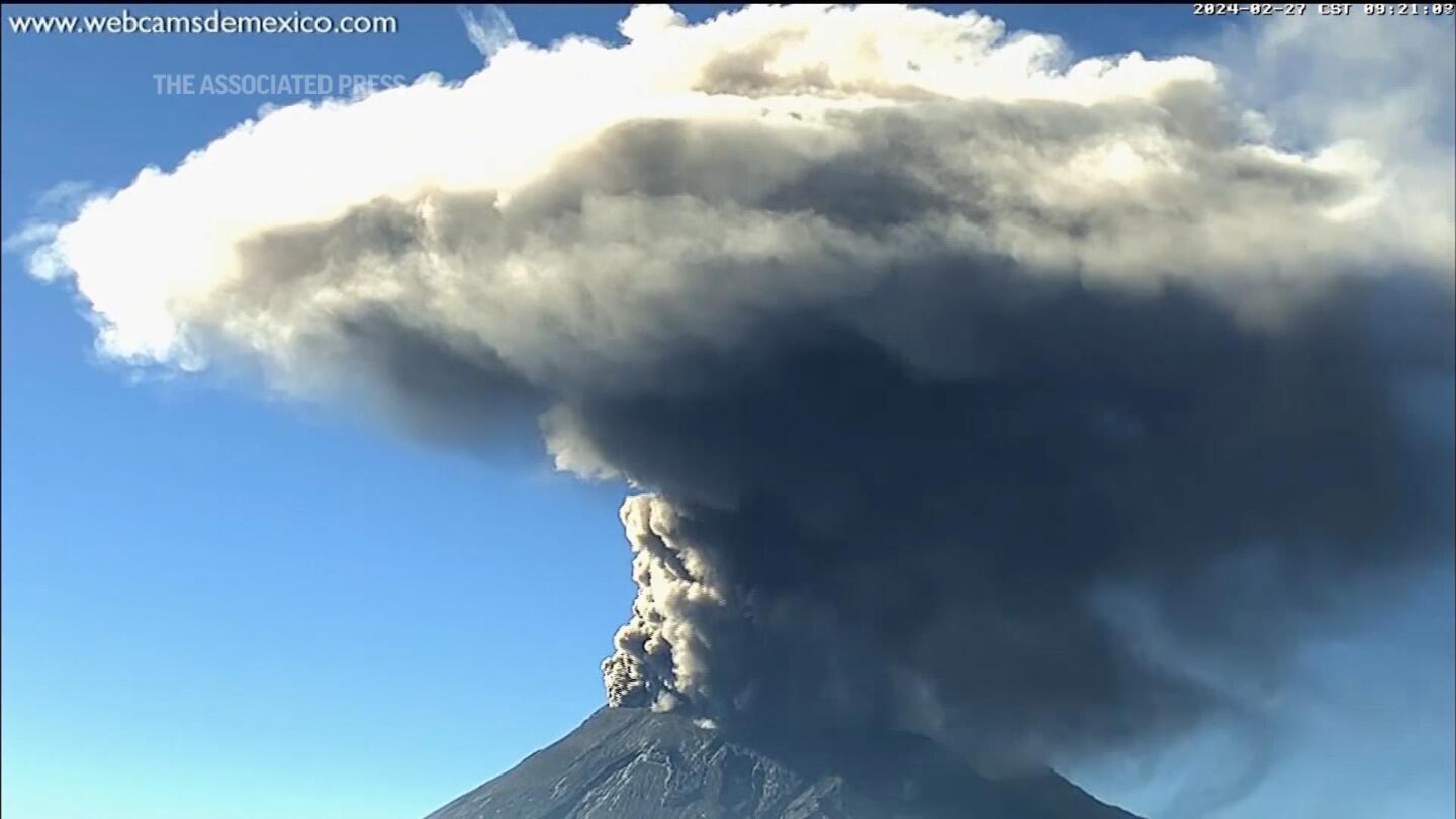 Popocatepetl volcano spews steam and ash that could reach Mexico City | AP News