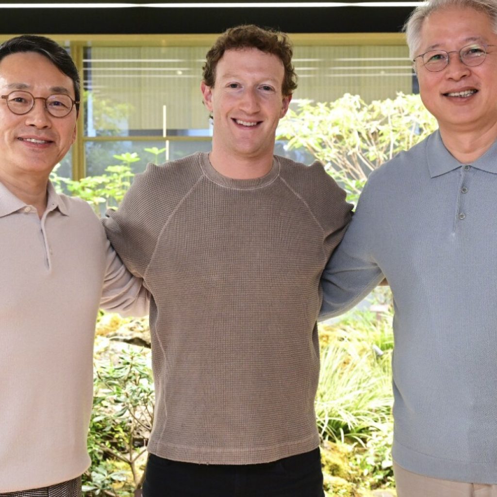 Zuckerberg meets LG and Samsung chiefs as he visits South Korea as part of a 3-nation Asian tour