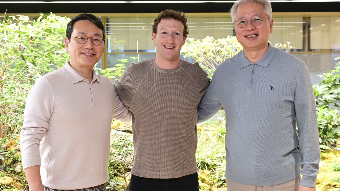 Zuckerberg meets LG and Samsung chiefs as he visits South Korea as part of a 3-nation Asian tour