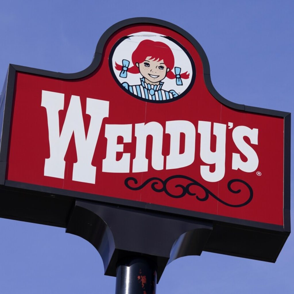 Wendy’s says it has no plans to raise prices during the busiest times at its restaurants