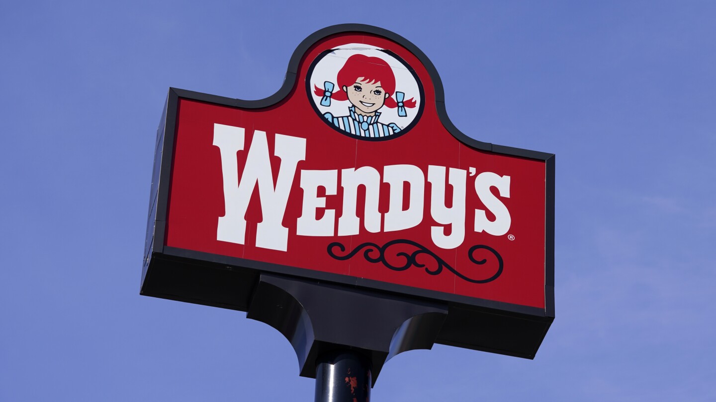 Wendy’s says it has no plans to raise prices during the busiest times at its restaurants