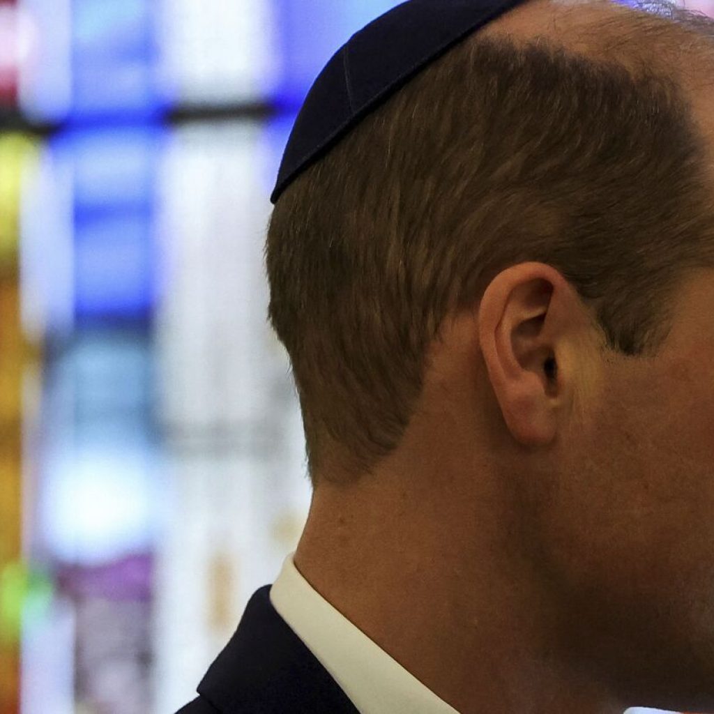 Prince William condemns antisemitism during visit to London synagogue