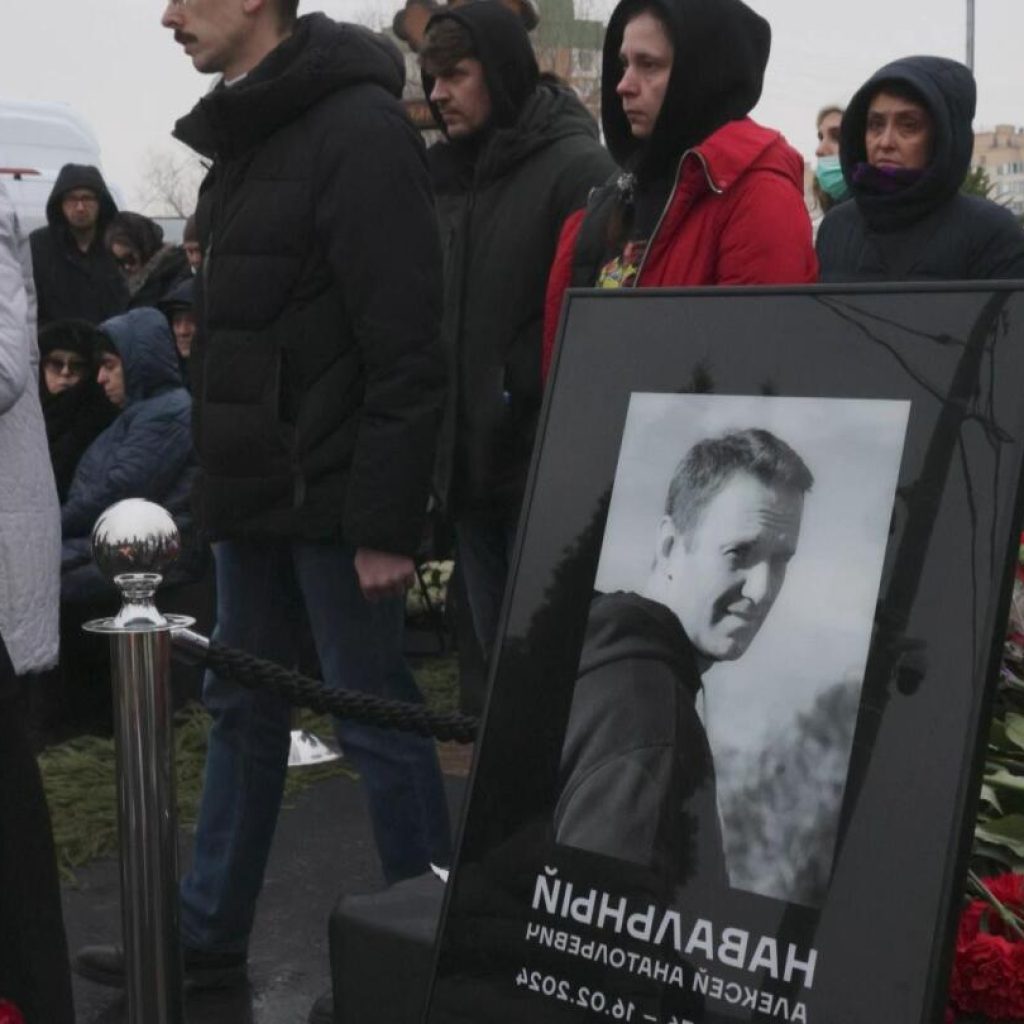 Putin foe Alexei Navalny is buried in Moscow as thousands attend under a heavy police presence | AP News