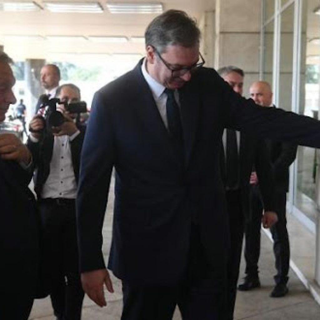 Vučić se nenajavljeno sastao u Beogradu sa Orbanom