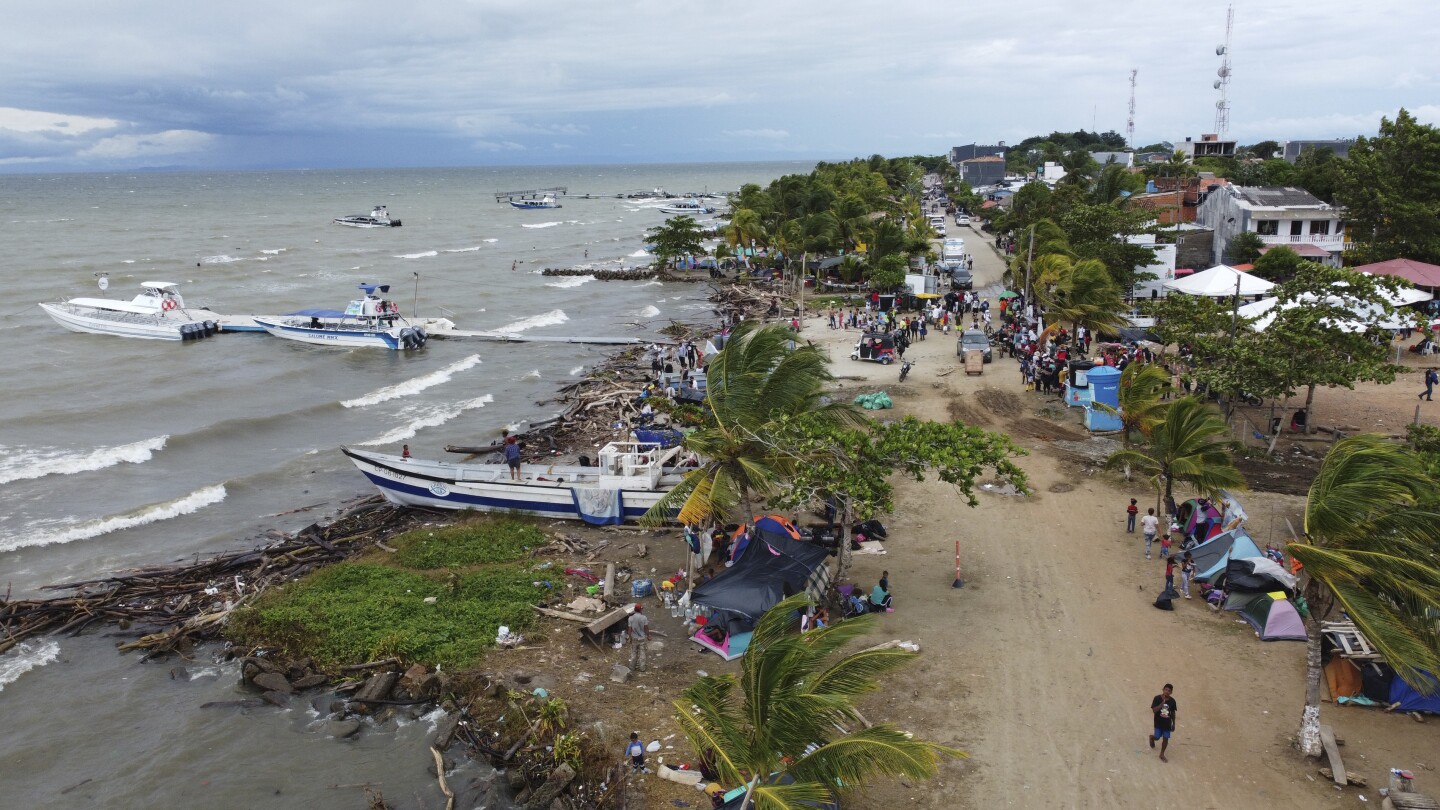 Migrant brawl at reception center in Panama’s Darien region destroys shelter