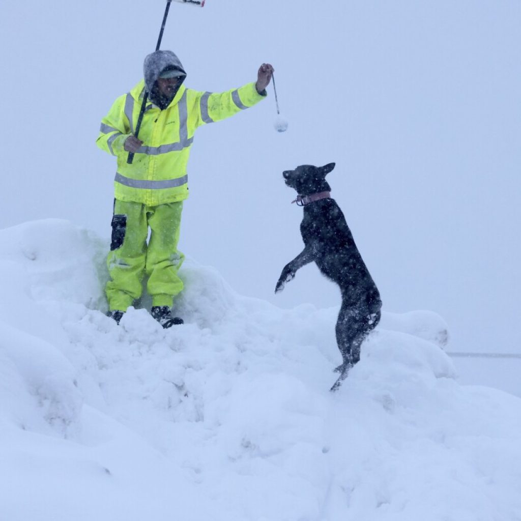 More snow is on the way without much of a break for the blizzard-hit Sierra Nevada