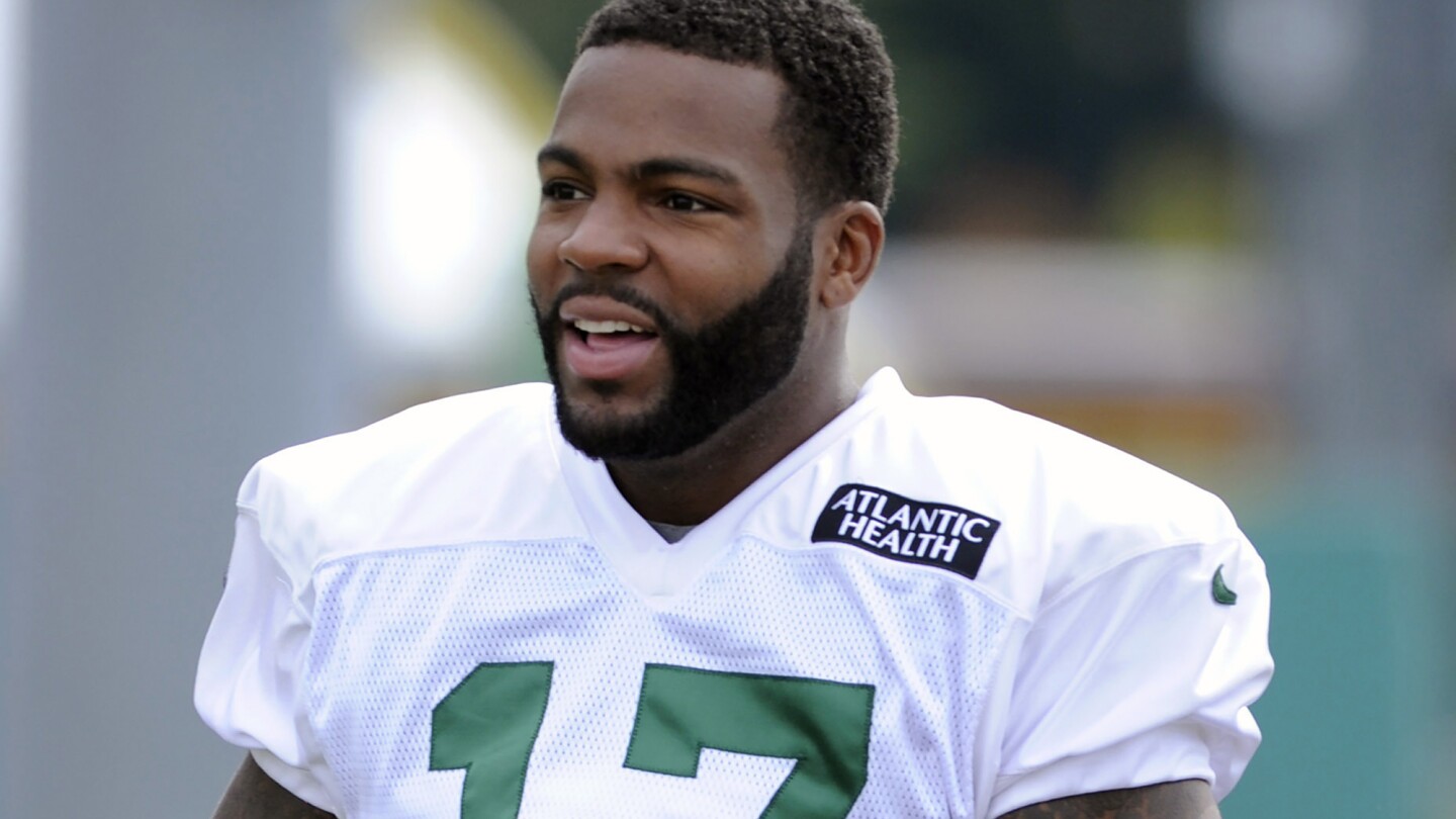 Police say former NFL player Braylon Edwards is a hero for saving a man during YMCA assault