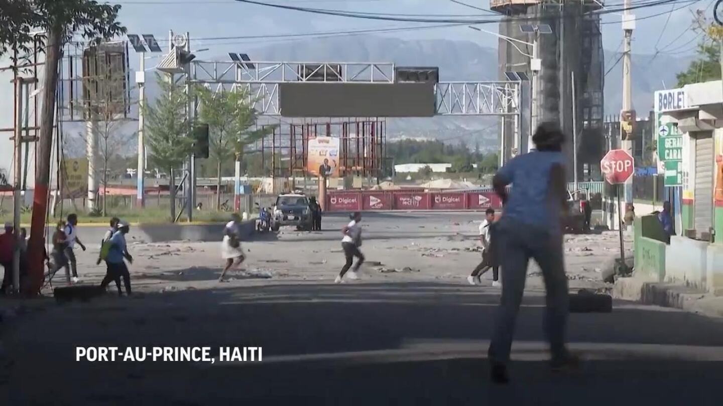 Gangs in Haiti try to seize control of main airport in newest attack on key government sites | AP News