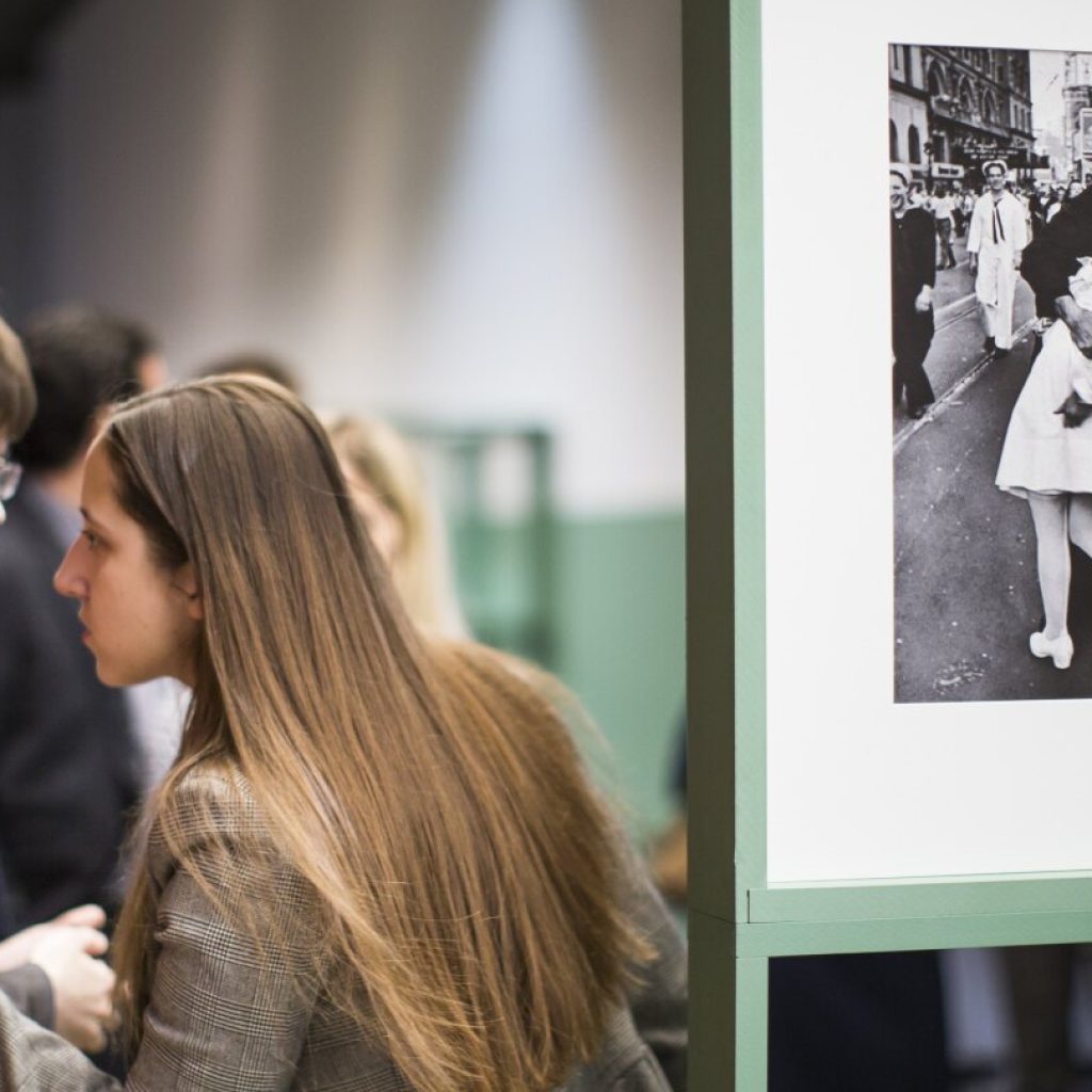 An iconic WWII photo showing a nonconsensual kiss was almost banned from display. It didn’t last long