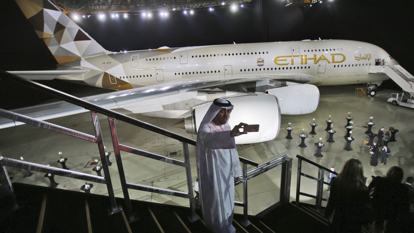 Abu Dhabi’s Etihad Airways sees a $143 million profit in 2023 as passenger numbers rise