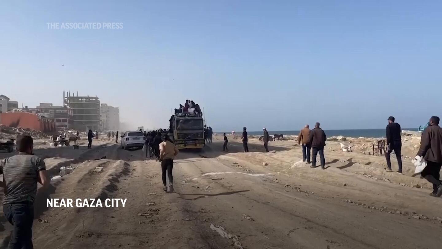 Palestinians race to collect food from aid convoy arriving in Gaza City | AP News