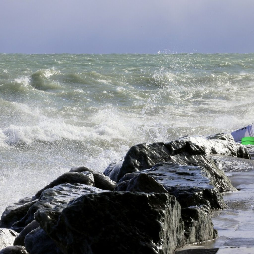 Fewer fish and more algae? Scientists seek to understand impacts of historic lack of Great Lakes ice