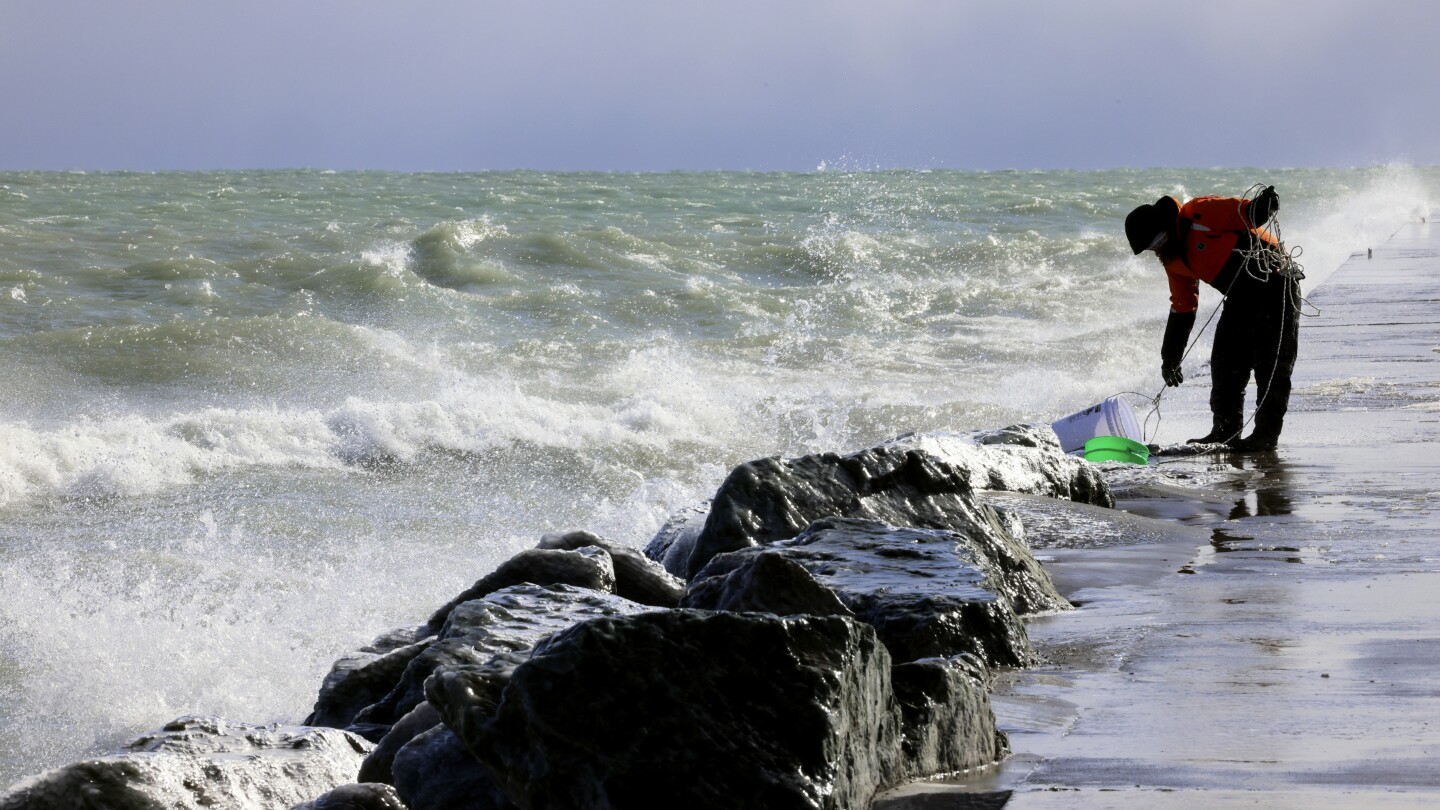 Fewer fish and more algae? Scientists seek to understand impacts of historic lack of Great Lakes ice