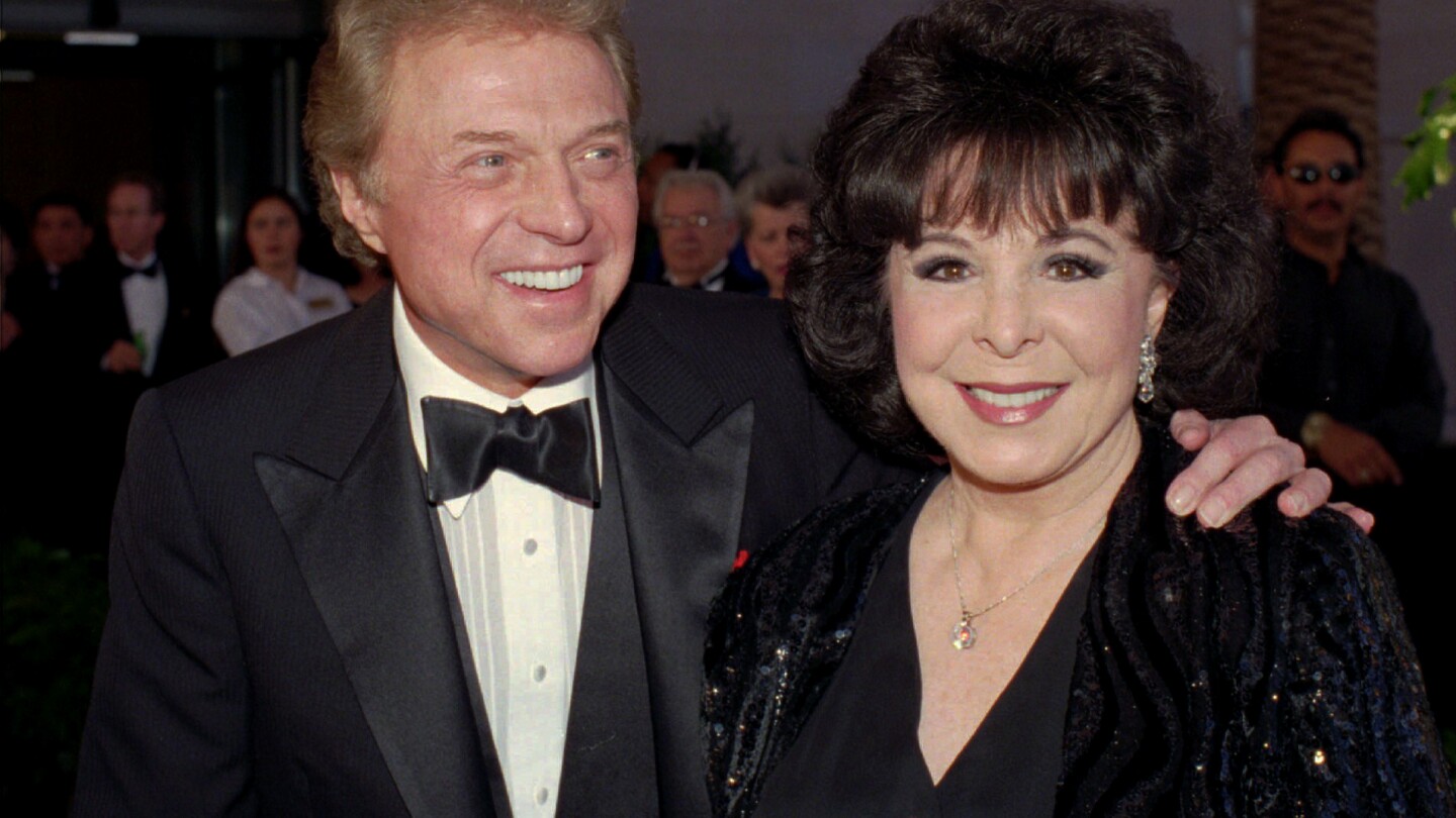 Steve Lawrence, singer, entertainer and half of popular stage duo Steve & Eydie, dies at 88