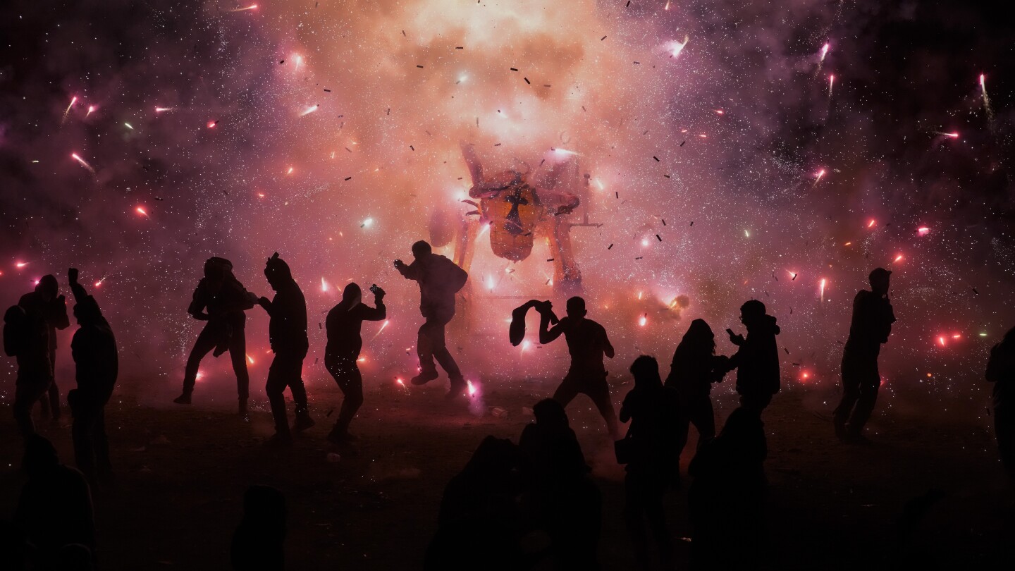 A family-run workshop keeps the legacy of Mexican fireworks alive despite the danger