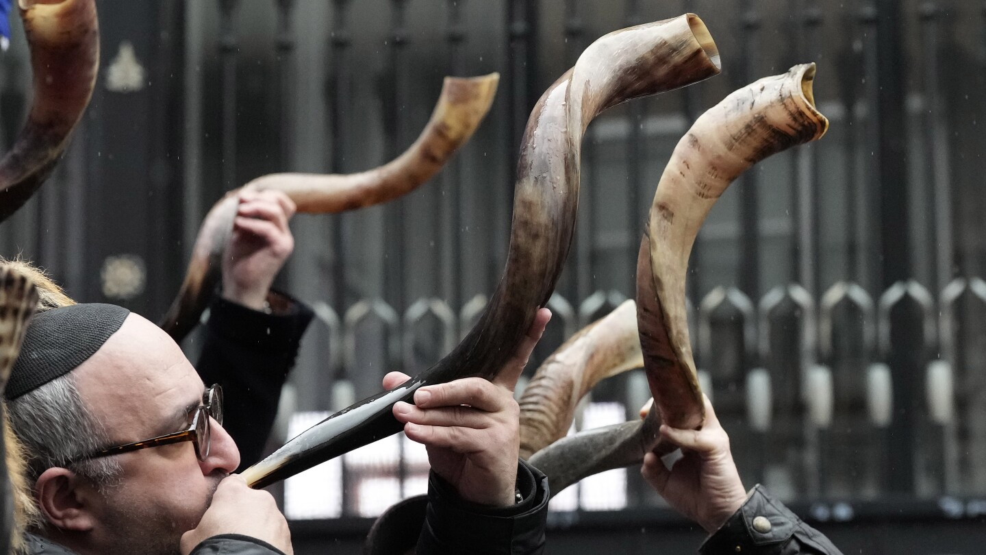 A Jewish chorus blowing on the shofar marks 155 days of captivity for the hostages in Gaza