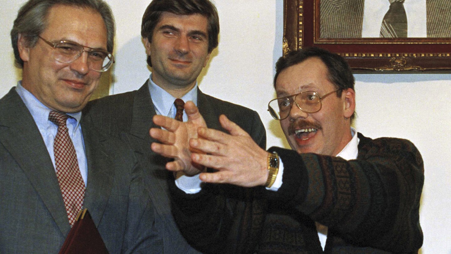 UN envoy Giandomenico Picco, who helped end the Iran-Iraq war and won hostage releases, has died