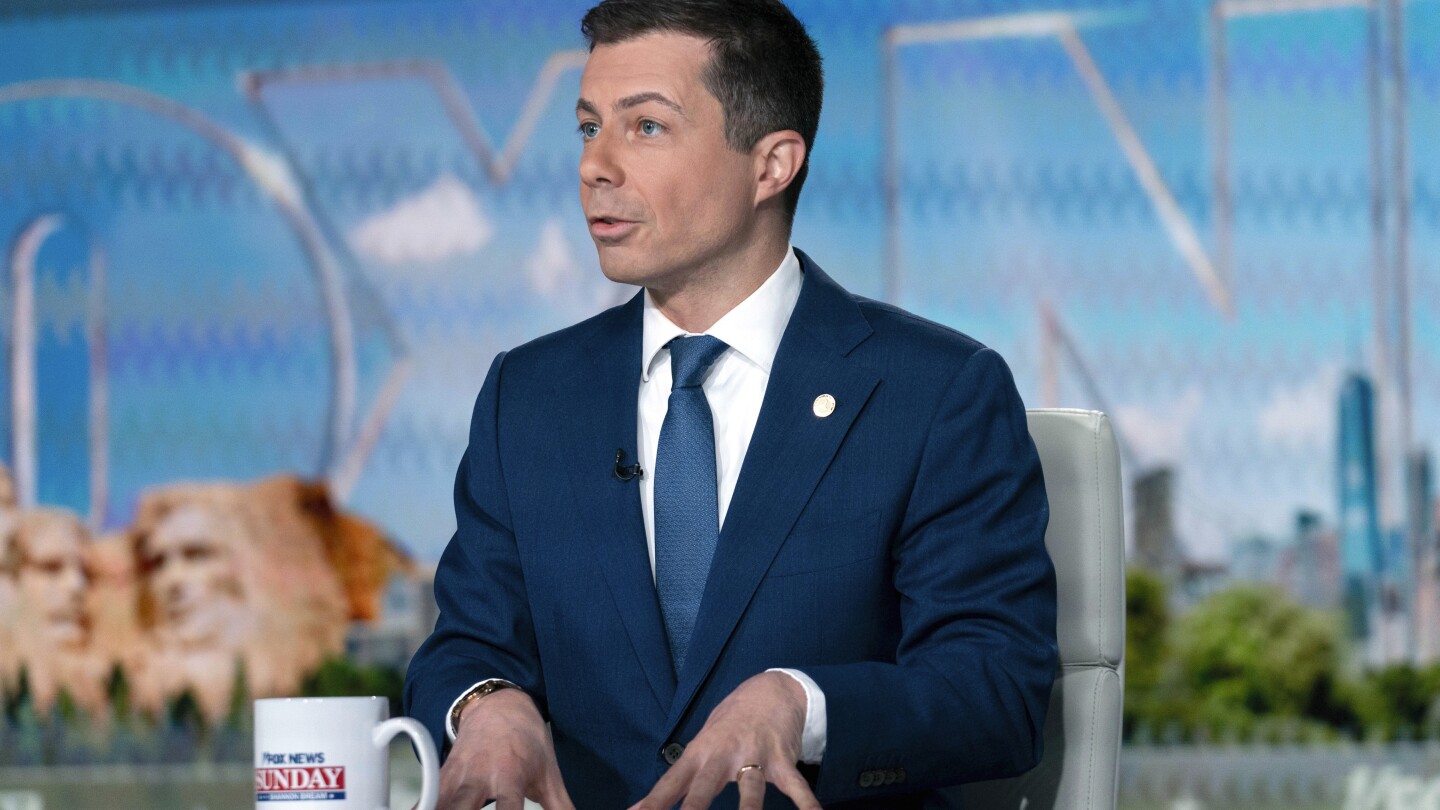 Pressure on Boeing grows as Buttigieg says the company needs to cooperate with investigations