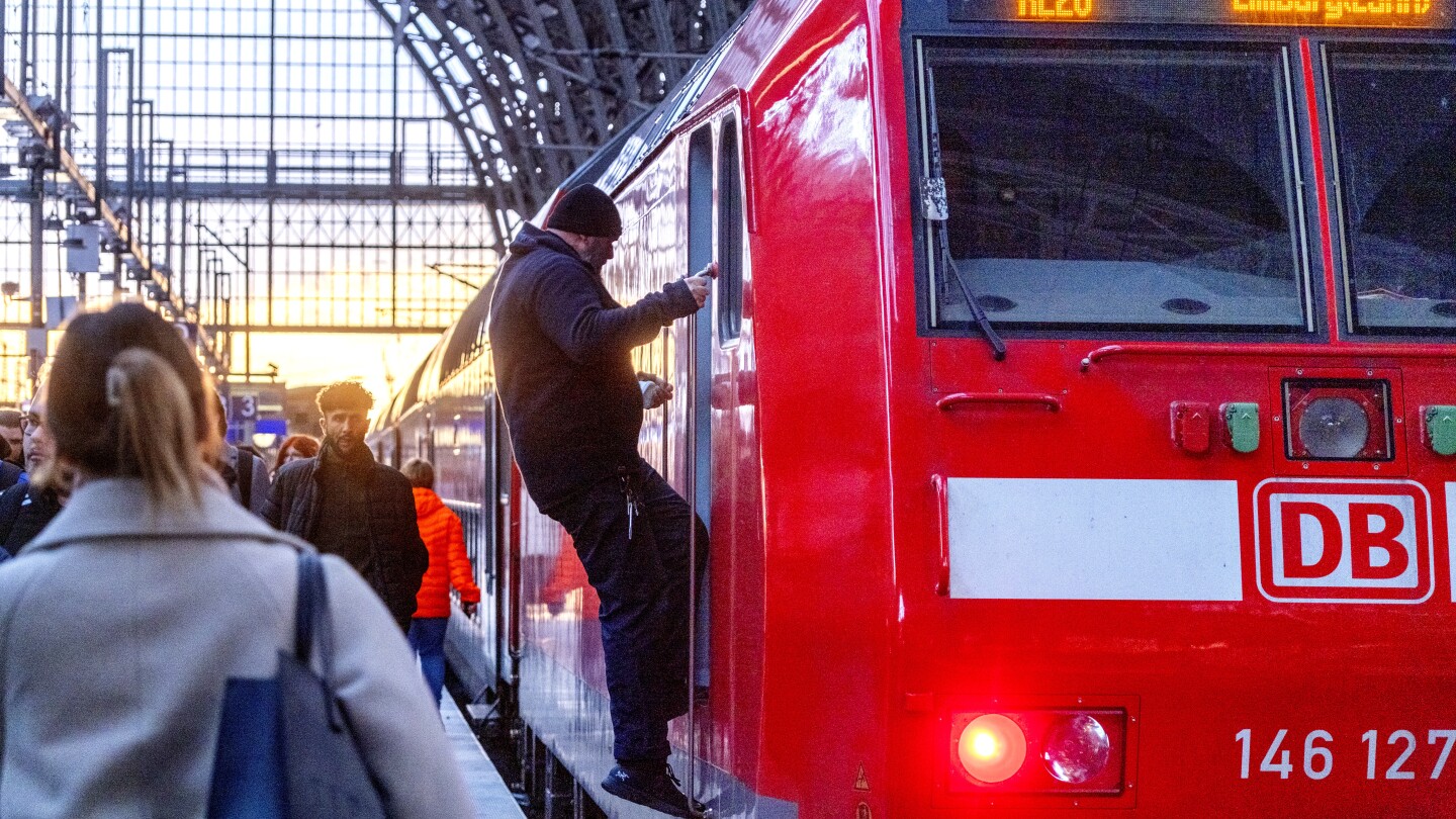 Another strike by German train drivers coincides with a walkout by Lufthansa cabin crew