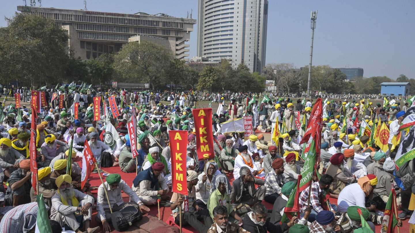 Indian farmers protest in New Delhi demanding new legislation for minimum crop prices