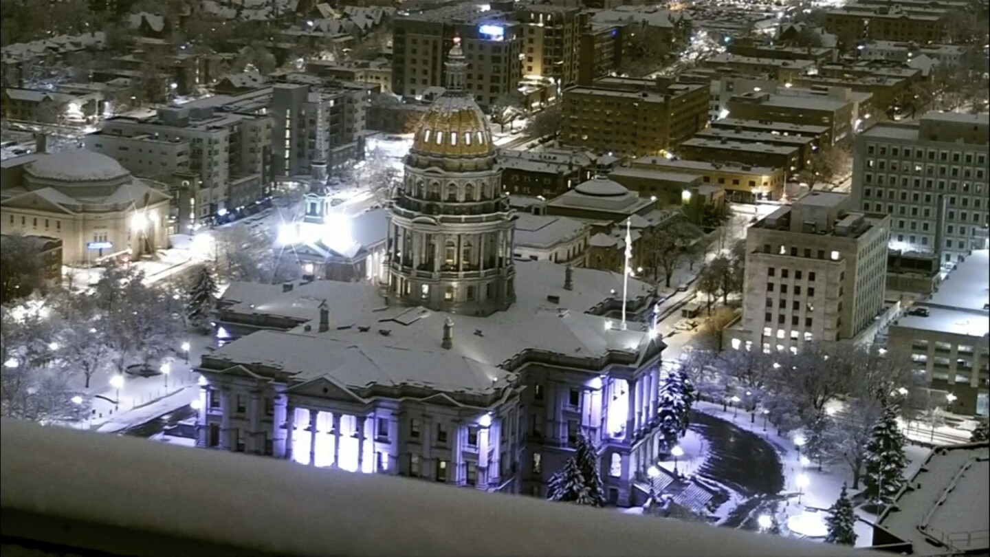 Major snowstorm hits Colorado, closing schools, government offices and highways