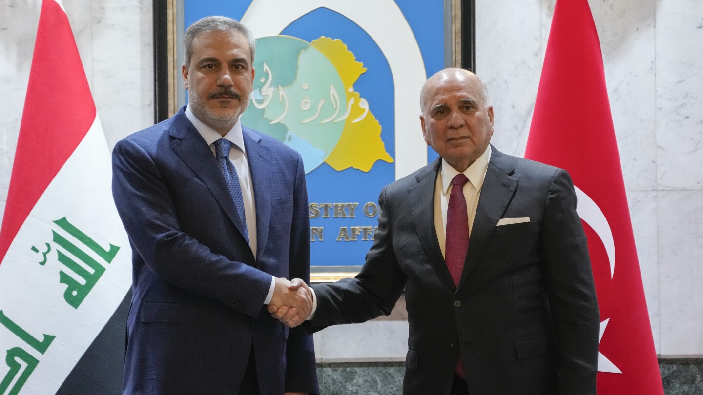 Turkey’s top diplomat visits Iraq and seeks support against Kurdish militant group