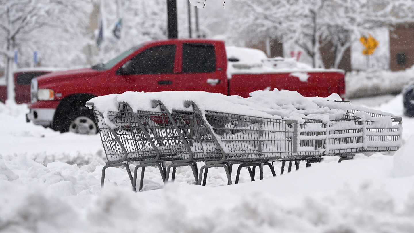 Colorado snowstorm closes highways and schools for a second day