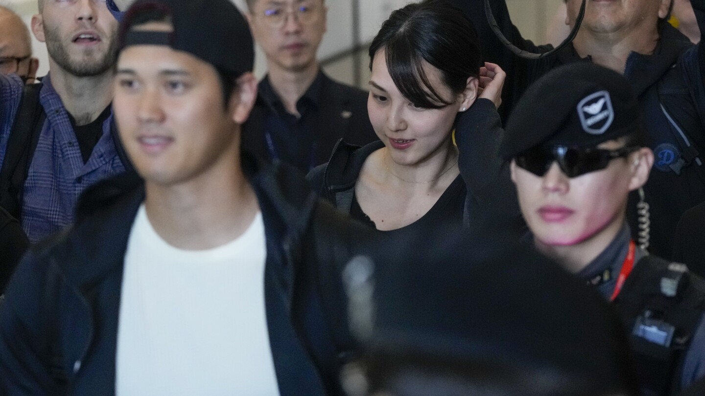 Baseball superstar Ohtani and his wife arrive in South Korea for Dodgers-Padres MLB opener