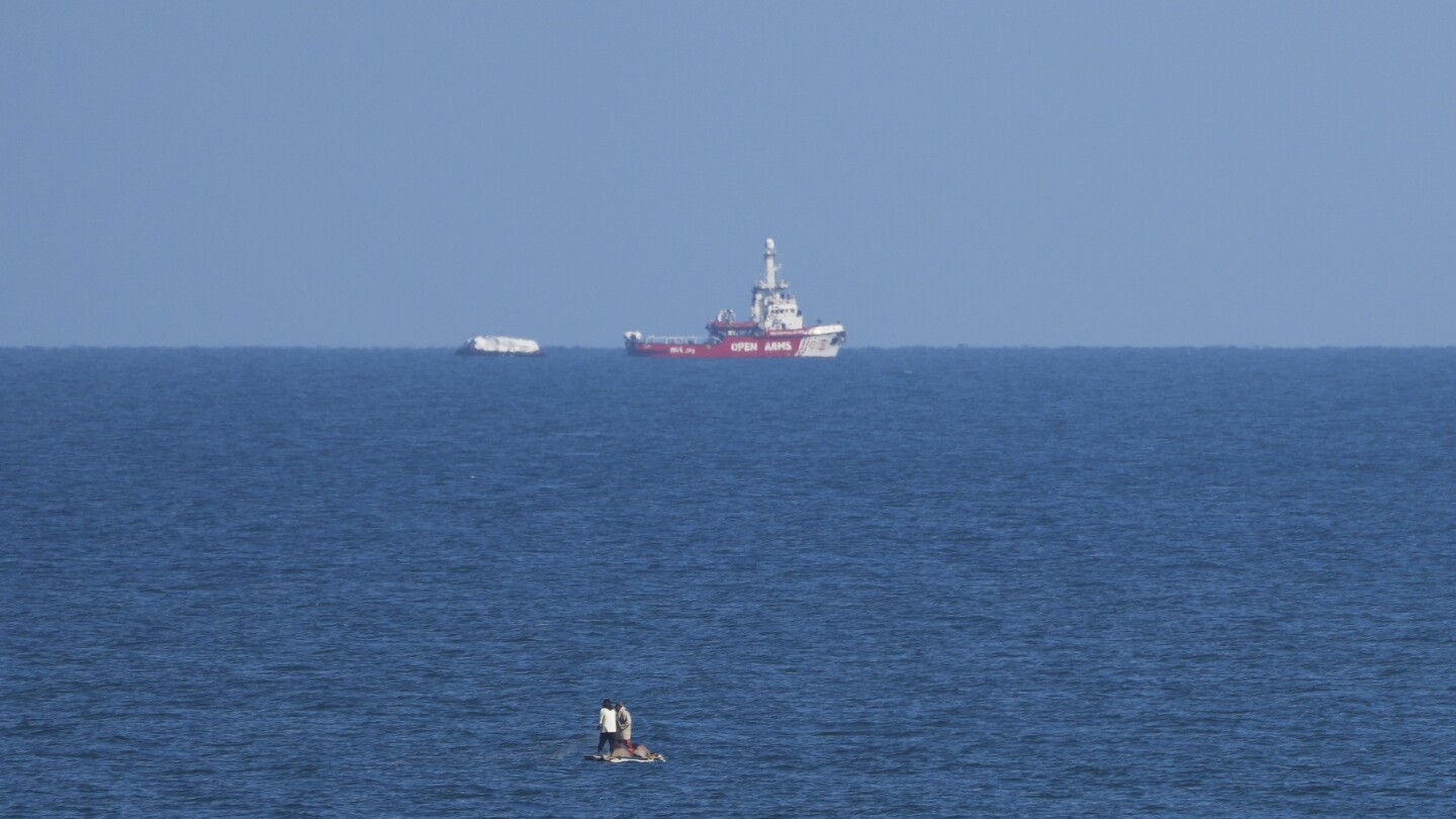 The first ship to use a new sea route approaches Gaza with 200 tons of aid