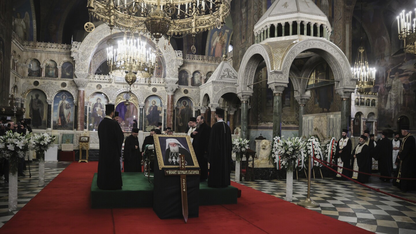 Bulgarians pay their last respects to the late Orthodox patriarch