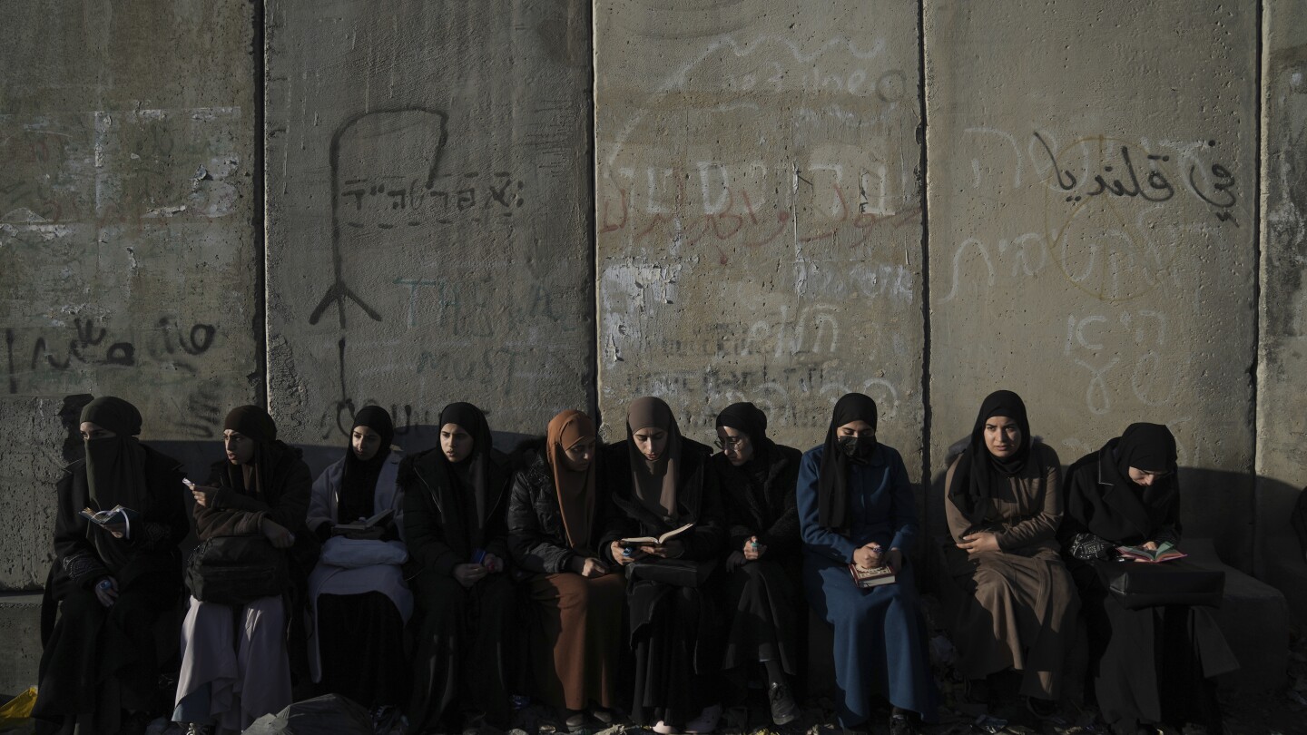 Ramadan prayers in Jerusalem pass without the violence feared amid the Gaza war