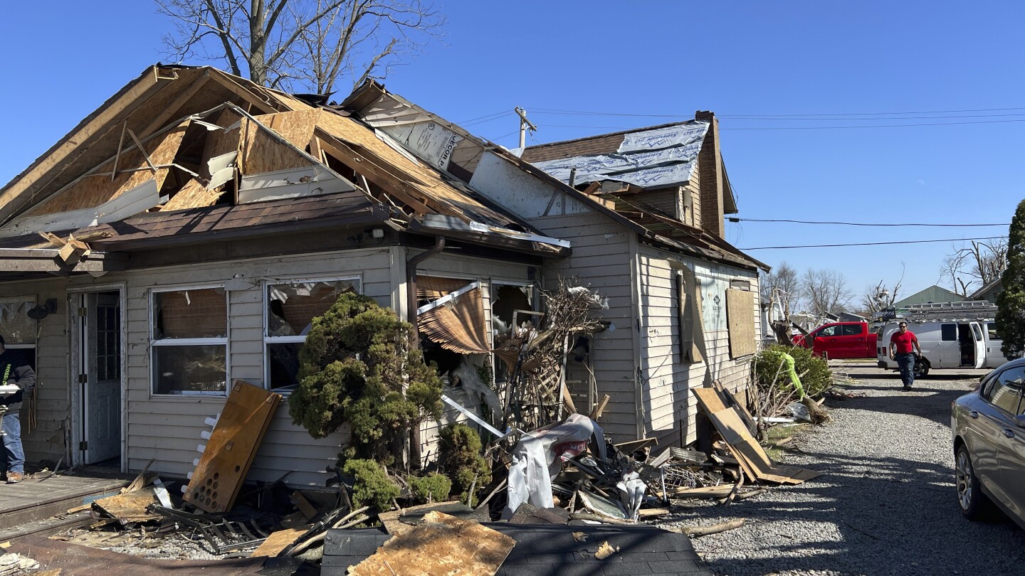 Long recovery ahead for some in path of deadly tornados in central U.S.