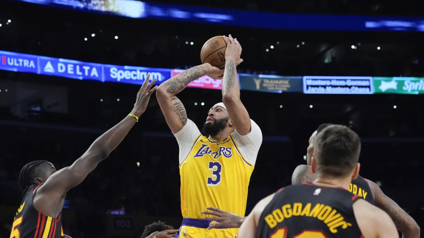 LeBron scores 25, D’Angelo Russell ties Lakers 3-pointers record in LA’s 136-105 win over Hawks