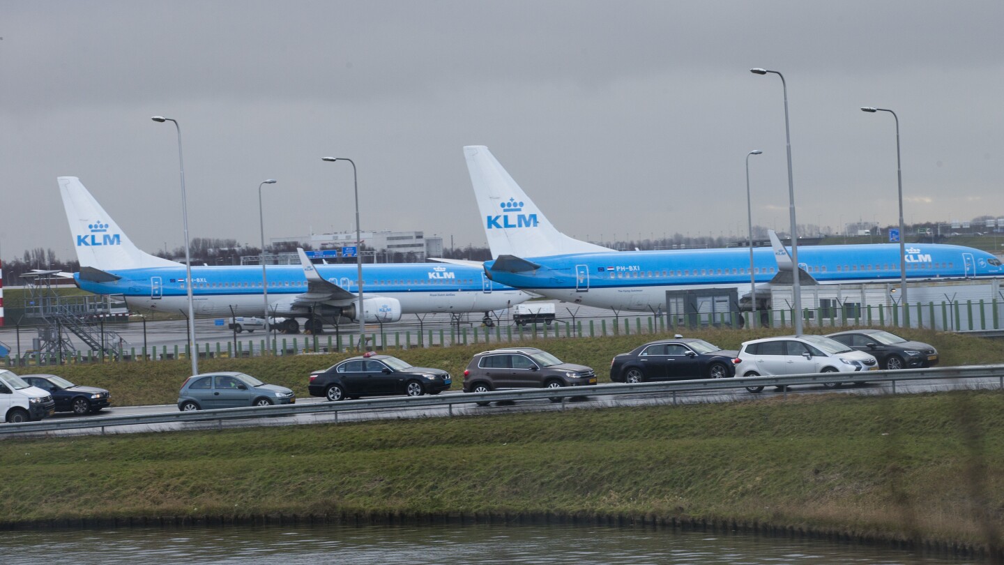 Dutch court says the government must do more to rein in noise pollution at Amsterdam’s busy airport