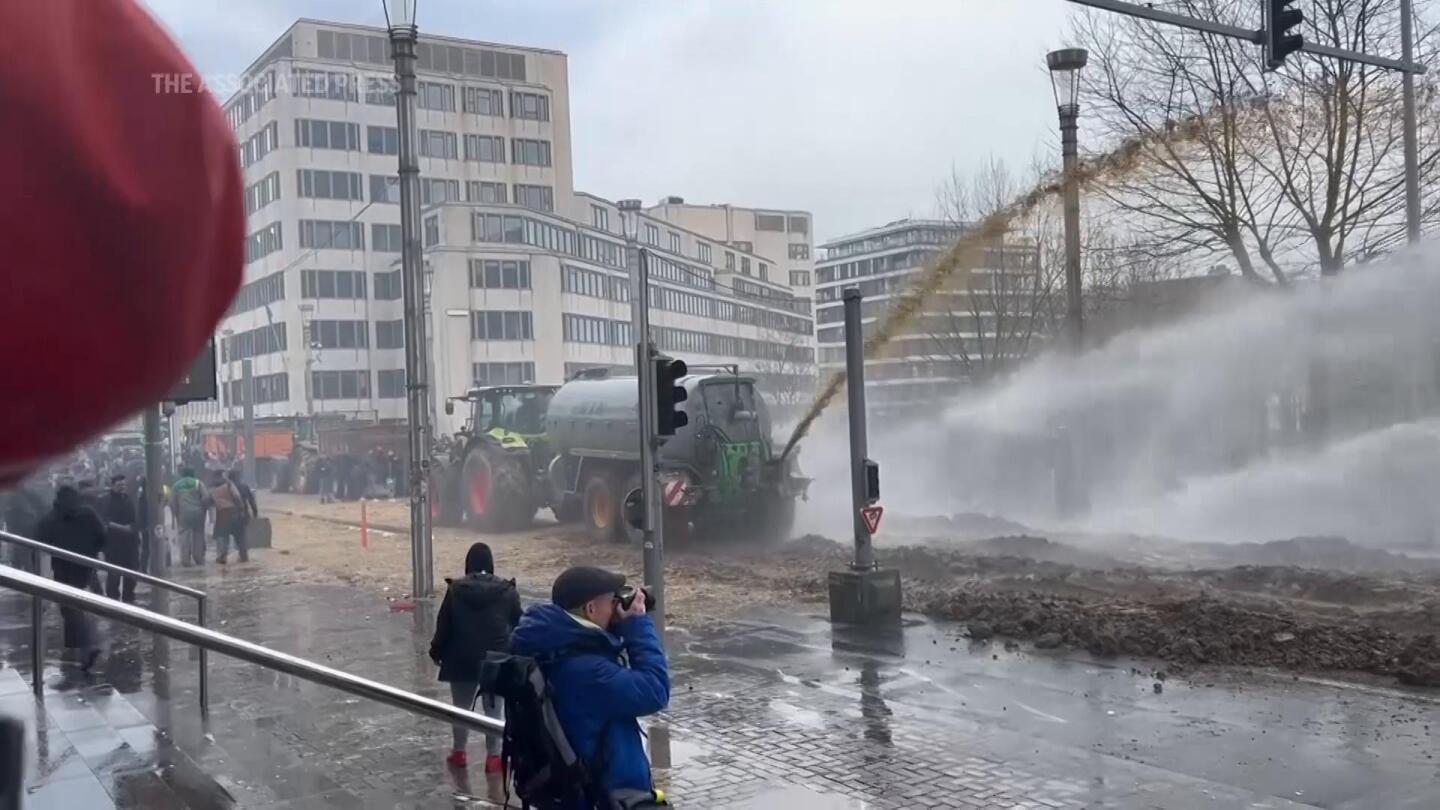 Protesting farmers spray manure at police during demonstration in Brussels | AP News