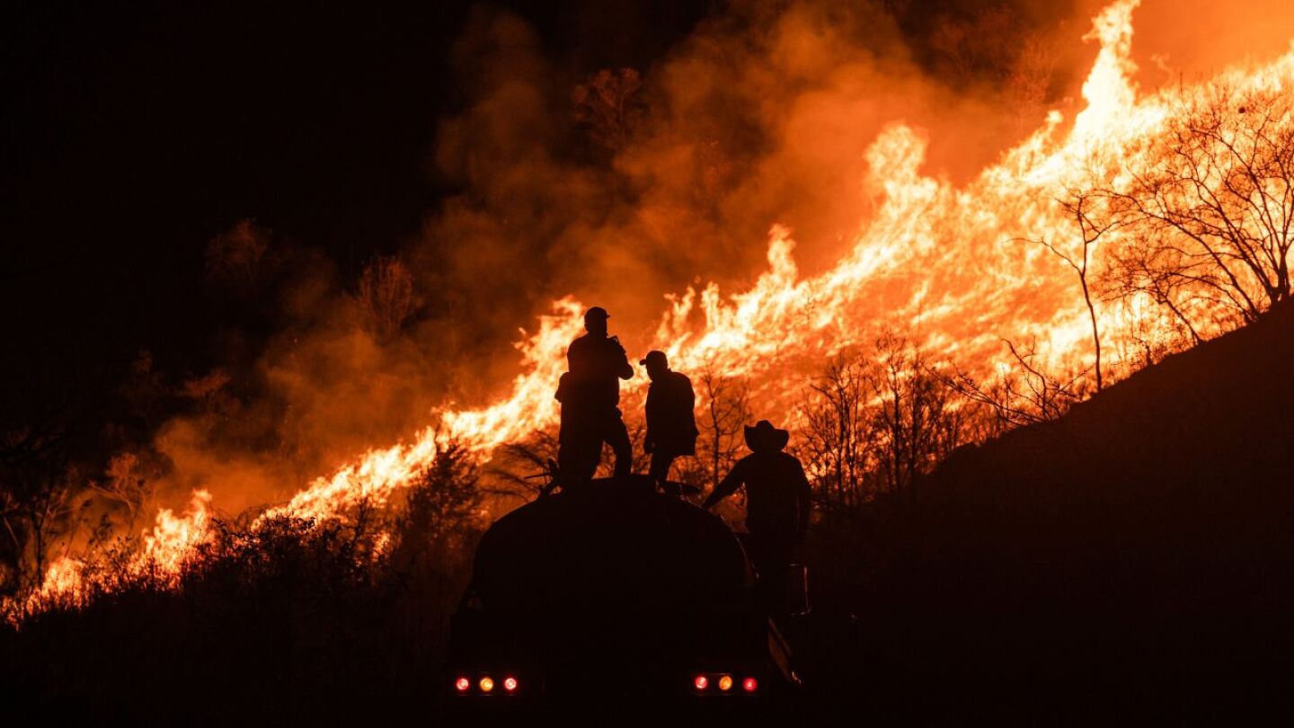 Strong winds drive forest fires now burning in 18 Mexican states | AP News