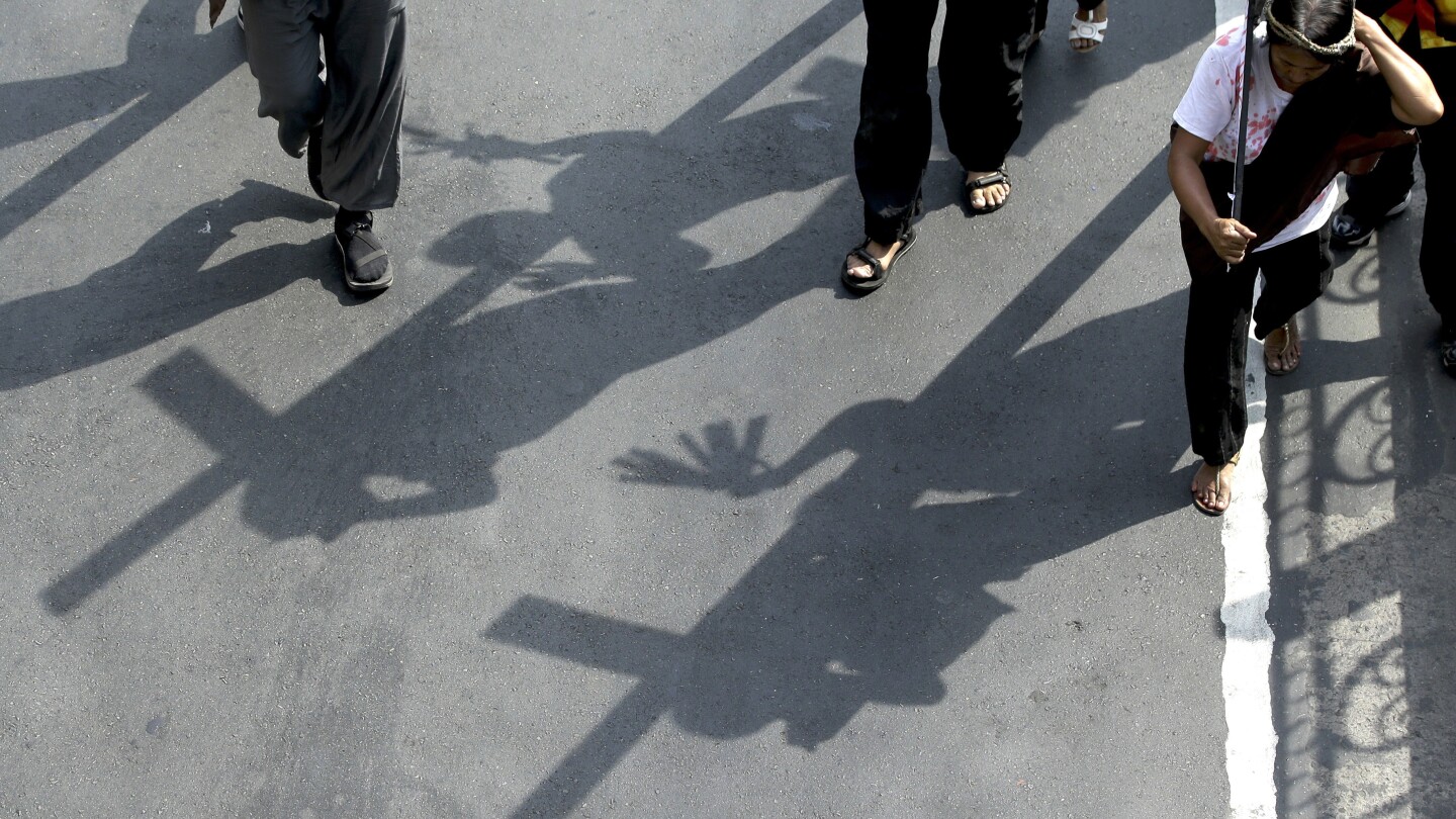 Filipino villager to be nailed to a cross for the 35th time on Good Friday to pray for world peace