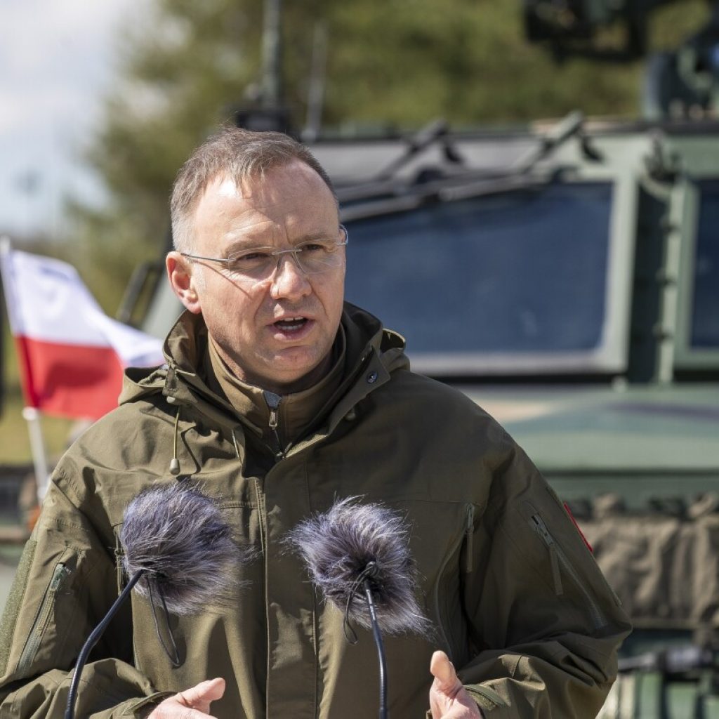 Polish and Lithuanian leaders oversee military drills along their shared border