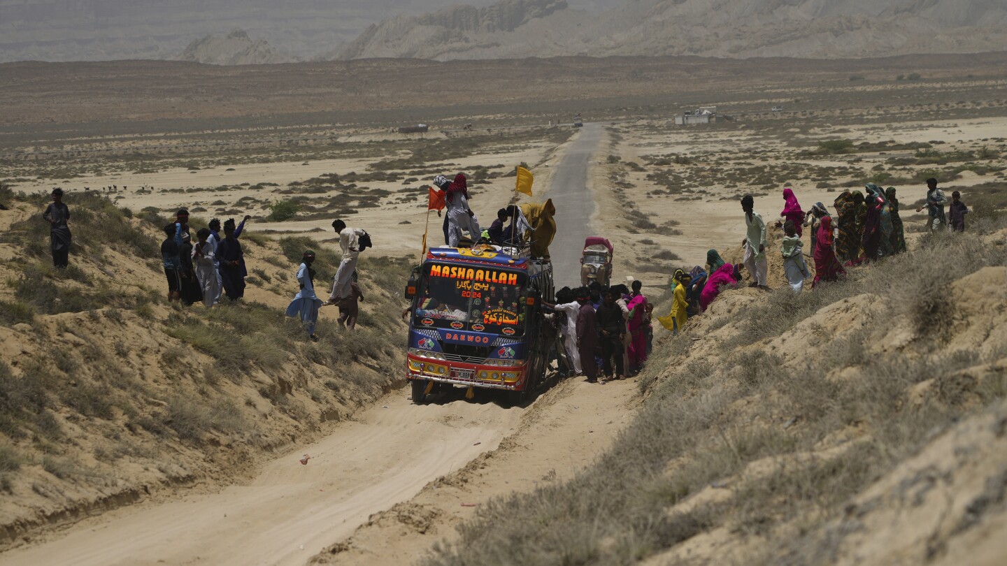 A Hindu festival in southwestern Pakistan brings a mountainous region to life