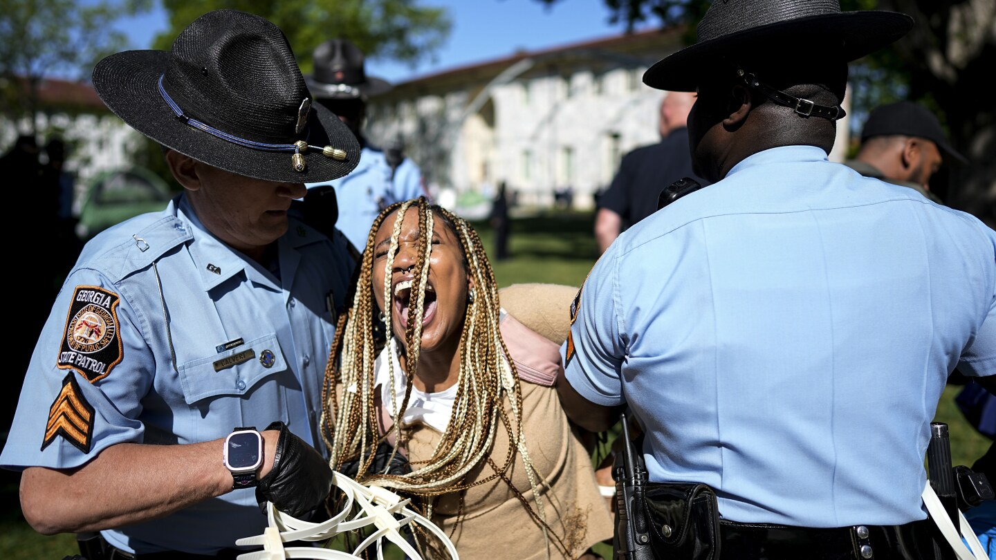 College students, faculty demand amnesty for participating in anti-war protests