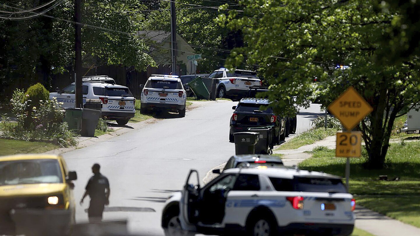 3 officers killed, 5 wounded in Charlotte, North Carolina shootout; a suspect is dead