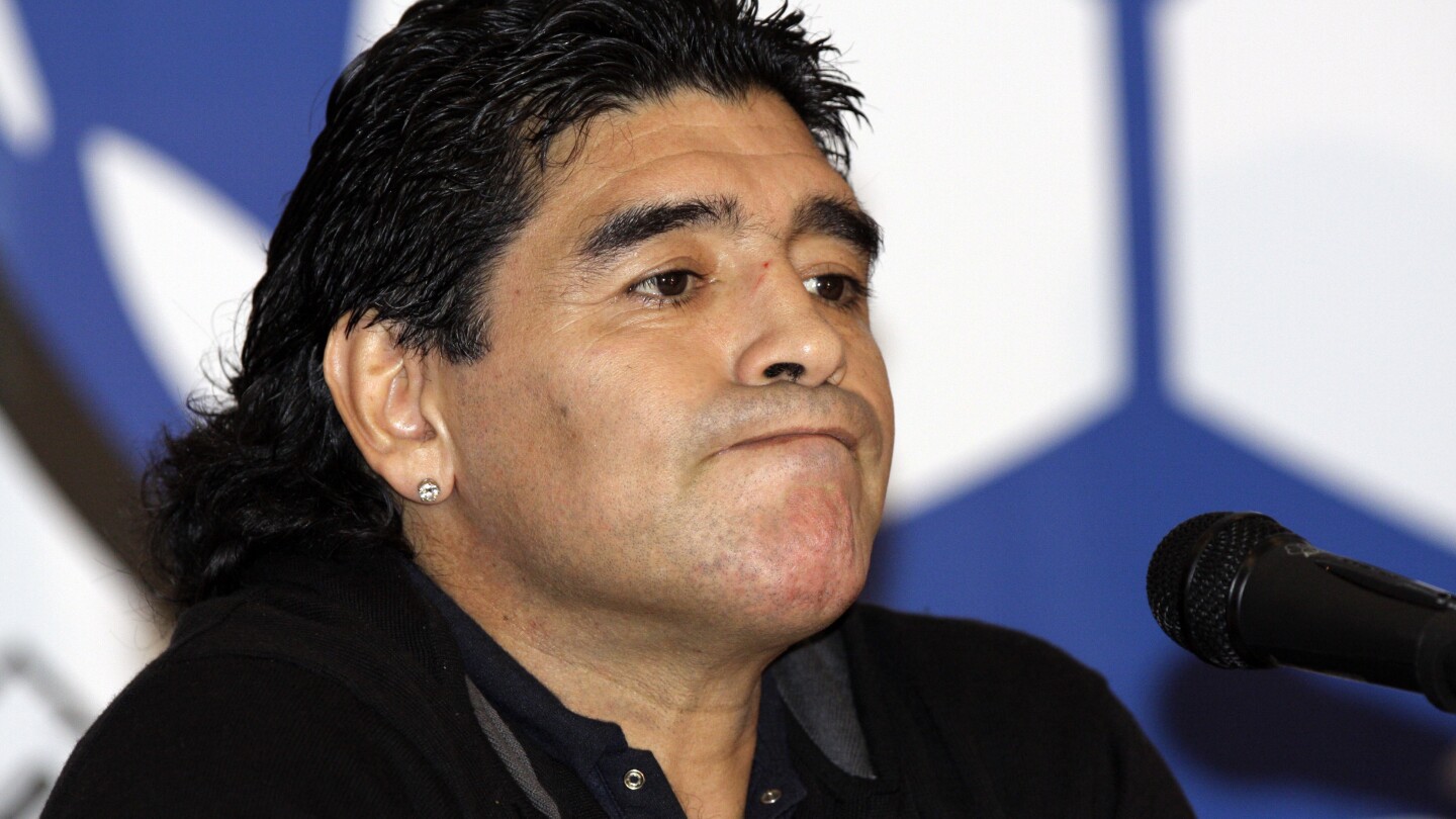 A medical report on soccer legend Maradona’s death aims to undercut homicide case against medics