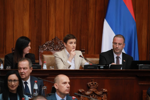 Polemika Jovanovića Ćute i Ane Brnabić ‘o osobama koje sa skupštinske galerije slikaju poslanike’