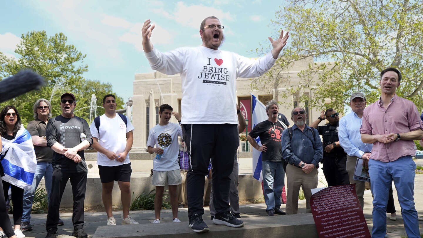 Jewish students grapple with how to respond to pro-Palestinian campus protests